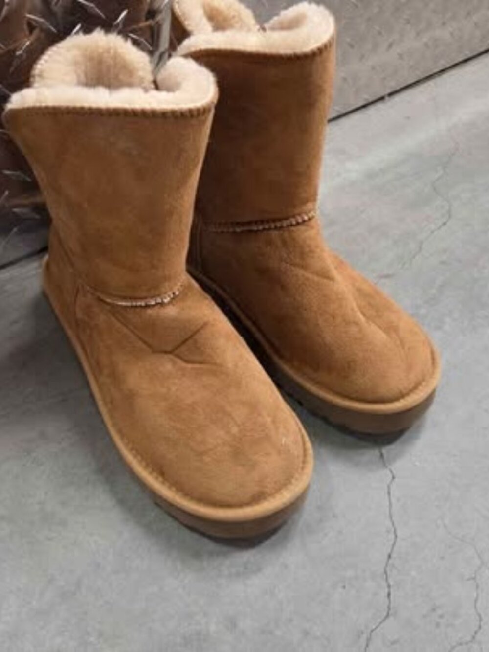 UGG Classic Short Chestnut Sheepskin Boots Women's Size 8